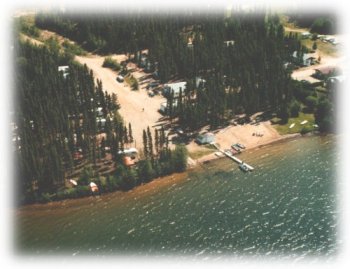 Moose Horn Lodge on the Lake (23507 bytes)
